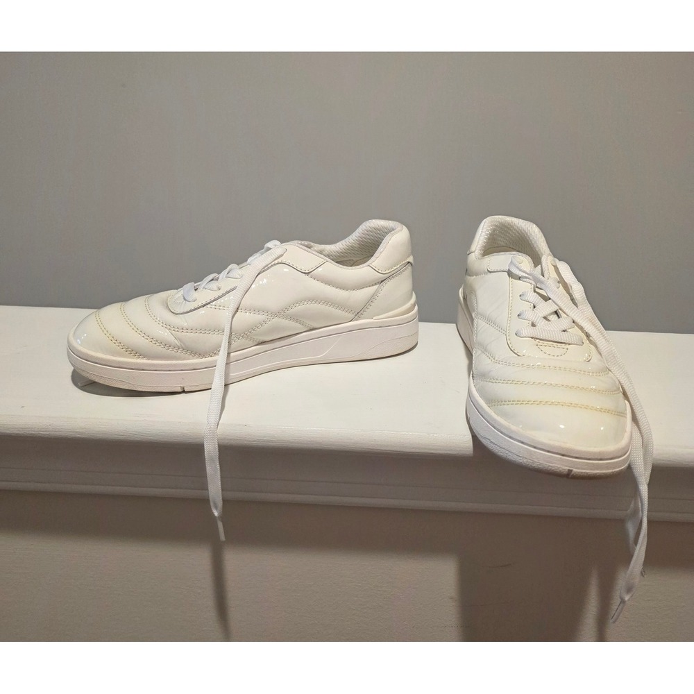 Women's sz 6 M Michael Kors Cream Patent Quilted Low Top Sneakers Shoes